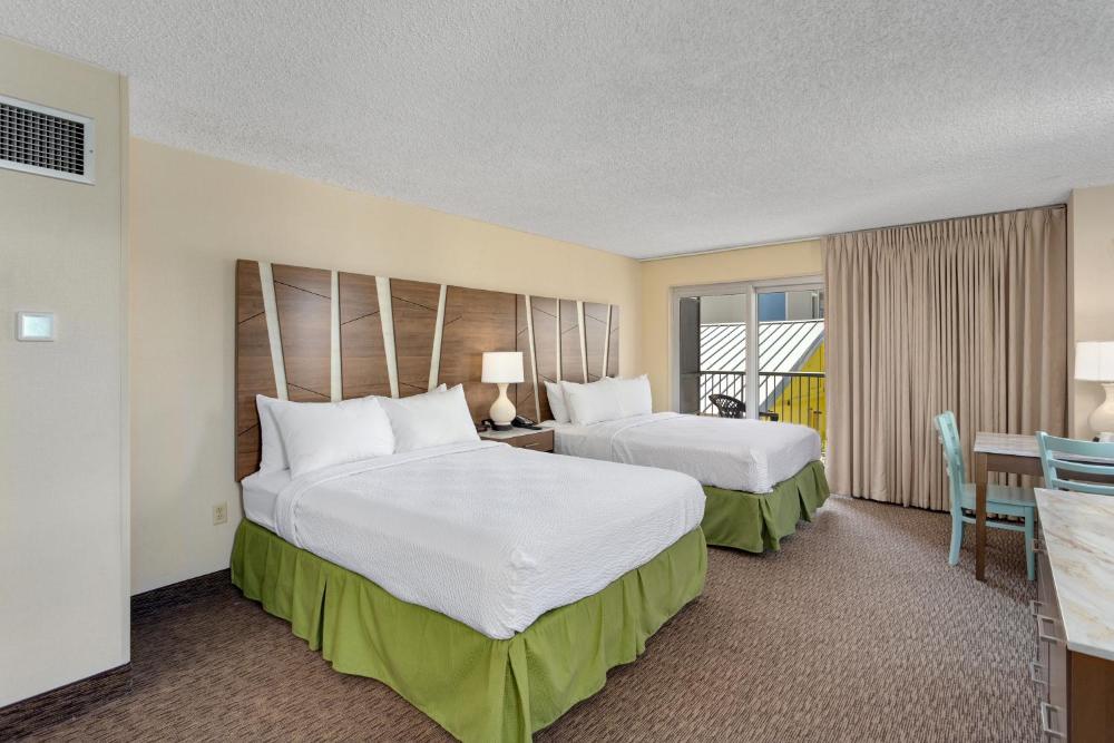 Standard Queen Room with Balcony and Side City view interior